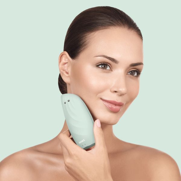 Очищувальна щітка для обличчя GESKE Sonic Thermo Facial Brush&Face-Lifter 8в1 green HB0096 фото