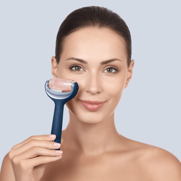 Ролер для голкової мезотерапії обличчя та тіла GESKE MicroNeedle Face&Body Roller 9в1 midnight HB0210 фото