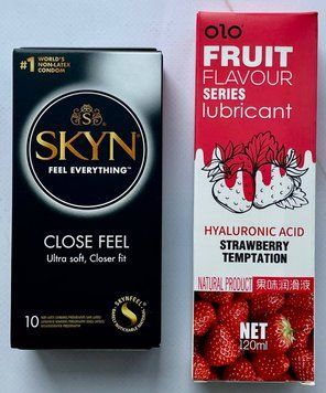 Комплект SKYN Close Feel 10 шт + Гель-лубрикант клубничный 120 мл OLO SOS3653 фото